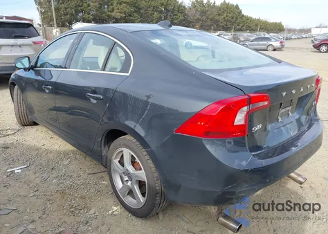 2013 Volvo S60 T5 z USA, uszkodzony, nr VIN YV1612FS5D2219990